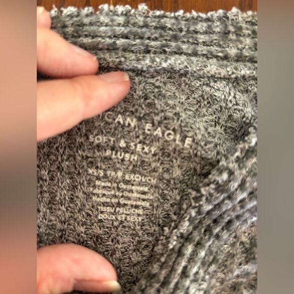 American Eagle gray neck long sleeve top with button detail  size XS/S - Picture 7 of 10